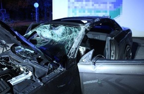 Polizei Mettmann: POL-ME: Alleinunfall: 18-Jähriger fährt über Kreisverkehr und wird schwer verletzt - Velbert - 2408051