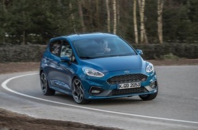 Ford-Werke GmbH: Dreifachsieg für Ford beim sport auto AWARD: Fiesta ST, Mustang GT Fastback und Mustang Convertible triumphieren (FOTO)