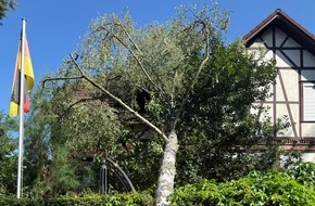 Feuerwehr Bochum: FW-BO: N&auml;chtlicher Sturm besch&auml;ftigt die Feuerwehr bis zum Nachmittag!