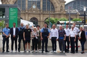 Polizeipräsidium Frankfurt am Main: POL-F: 240624 - 0645 Frankfurt - Bahnhofsviertel: Weiterer "Schutzmann vor Ort" für das Bahnhofsviertel in sein Amt eingeführt