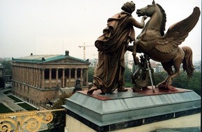 3sat: 3sat berichtet über die Alte Nationalgalerie in Berlin - Eröffung live / Samstag, 1. Dezember 2001, 19.20 Uhr, und Sonntag, 2. Dezember, 11.00 Uhr