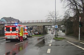 Polizei Mettmann: POL-ME: Von der Fahrbahn abgekommen und gegen Brückenpfeiler geprallt - Velbert - 2001078
