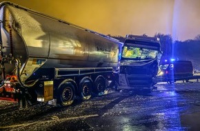 Feuerwehr Dresden: FW Dresden: Sattelzug durchbricht Leitplanke