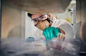 ZHAW - Zürcher Hochschule für angewandte Wissenschaften: Selbstdesinfizierende Maske ermöglicht aktiven Virenschutz auf Knopfdruck
