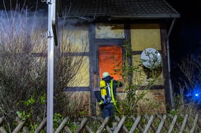 FW Porta Westfalica: 04.12.2025 - Wohnungsbrand in Eisbergen / 1 Person verstorben