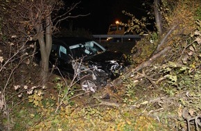 Polizei Minden-Lübbecke: POL-MI: Betrunkener Autofahrer landet vor einem Baum