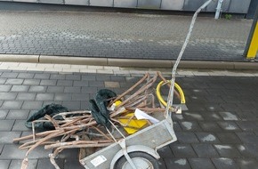 Polizeiinspektion Wilhelmshaven/Friesland: POL-WHV: Polizei stellt Fahrradanhänger mit Kupferrohren sicher (mit Bild)