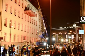 THW LVBEBBST: THW stabilisiert einsturzgefährdeten Dachstuhl in Berlin Mitte