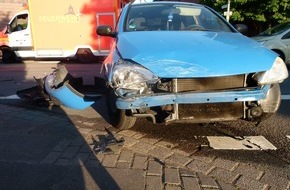 Polizei Minden-Lübbecke: POL-MI: Auto kippt nach Kollision auf die Seite