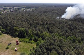 Kreisfeuerwehrverband Lüchow-Dannenberg e.V.: FW Lüchow-Dannenberg: Erster Waldbrand des Jahres beschäftigt über 120 Einsatzkräfte in der Region Gartow (Ldkrs. Lüchow-Dannenberg) +++ Brand trotz unwegsamen Geländes schnell unter Kontrolle