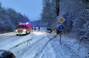 Polizei Mettmann: POL-ME: Bei schneebedeckter Fahrbahn verunfallt - 24-Jährige verletzt - Wülfrath - 2301076