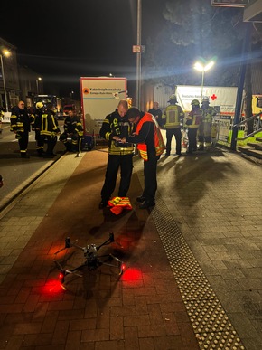 FW-EN: Feuerwehr, THW und Hilfsorganisationen weiter an der Hagener Straße intensiv im Einsatz