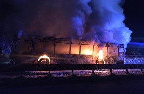 Polizeiinspektion Göttingen: POL-GÖ: (54/2021) Nach Busbrand auf der B 243 - Ein Fahrstreifen wieder frei