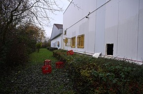 Kreispolizeibehörde Rhein-Kreis Neuss: POL-NE: Unbekannte brechen in Getränkemarkt ein - Ermittler bitten um Hinweise aus der Bevölkerung