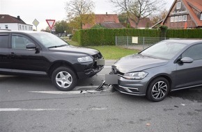 Kreispolizeibehörde Herford: POL-HF: Verkehrsunfall beim Abbiegen - Zwei Personen leicht verletzt