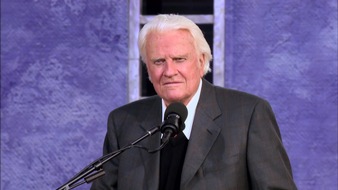 Bibel TV: Bibel TV setzt Programm-Offensive fort und zeigt Filme in deutscher TV-Erstausstrahlung / Das Porträt des amerikanischen Starpredigers Billy Graham und ein Ehe-Drama nach traumatischem Kriegserlebnis