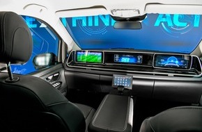 ZF Friedrichshafen AG: Befreit von Lenkrad und Pedalerie: das "Trendsetting Cockpit" von ZF und Faurecia zeigt sichere Wege für neue Innenräume