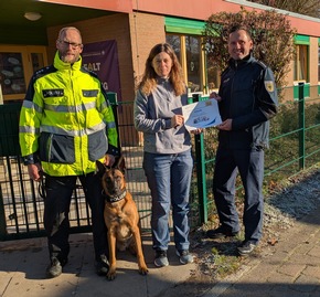 BPOL-HH: Bundesweiter Vorlesetag - Bundespolizisten sorgen für strahlende Gesichter bei Kindern