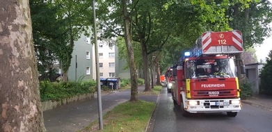 Feuerwehr Bochum: FW-BO: Kommen Sie schnell aus dem Haus gegenüber tritt Rauch aus dem Fenster