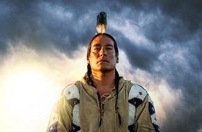 The HISTORY Channel: Von Leonardo DiCaprio produziert: Doku-Event „Sitting Bull“ kommt am 6. September in den deutschsprachigen Raum
