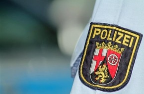 Polizeipräsidium Koblenz: POL-PPKO: Auch nach 60 Jahren - unvergessen!
45-jähriger Polizist kam vor 60 Jahren bei einer Einsatzfahrt ums Leben
