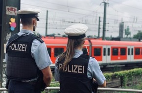 Bundespolizeidirektion Sankt Augustin: BPOL NRW: Hand in der Bahntür eingeklemmt: Bundespolizei ermittelt nach Unfall