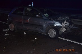 Polizeiinspektion Hildesheim: POL-HI: Schwerer Unfall mit drei schwer verletzten Personen auf der A 7 bei Hildesheim