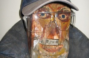 Polizeidirektion Bad Segeberg: POL-SE: Rellingen: Wem gehört die lebensgroße Holzpuppe?