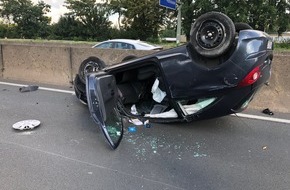 Feuerwehr Bochum: FW-BO: PKW überschlägt sich auf der Autobahn