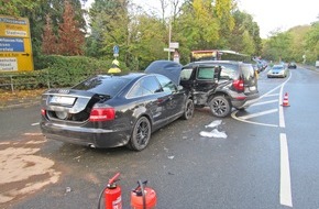 Polizei Mettmann: POL-ME: Schwere Kollision mit einem PKW der ordnungsgemäß wendet - Ratingen - 2010069