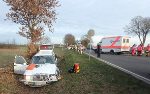 Polizeiinspektion Rotenburg: POL-ROW: ++ Zwei Verletzte bei Unfall auf der B 75 ++ Betrunken mit dem Auto zum Zigarettenholen ++ Einbruch in Campingplatz-Büro ++ Wildschweine auf der Kreisstraße - 30-jähriger Fahrer verletzt ++