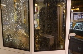 Bundespolizeiinspektion Chemnitz: BPOLI C: Zugbegleiter in Stollberg mit Glasflasche angegriffen