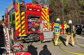 Feuerwehr Bremerhaven: FW Bremerhaven: Zwei Schwerverletzte durch Verkehrsunfall auf Autobahn