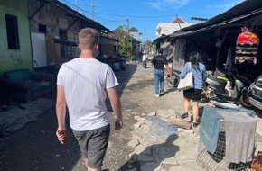 Global Micro Initiative e.V.: Gründer von Global Micro Initiative e.V. besucht Projektteilnehmer bei Balis Mülldeponie