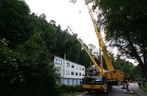 Kreisfeuerwehrverband Calw e.V.: KFV-CW: Bäume drohten auf Haus zu stürzen

Keine Verletzten - Höhenrettungsgruppe Calw im Einsatz