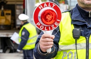 Polizei Mettmann: POL-ME: 26-Jähriger vor der Polizei geflohen - Gründe gab es genug - Ratingen - 2001131