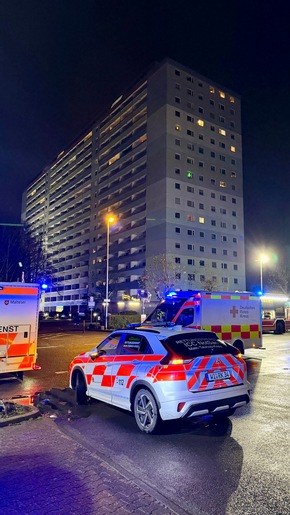 Feuerwehr MTK: Brand im 15. Obergeschoss eines Wohnhochhauses - Großeinsatz in Okriftel