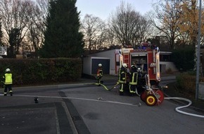 Feuerwehr Mettmann: FW Mettmann: Gebäudebrand eines Einfamilienhauses in Metzkausen. 
Die Ursache ist Unbekannt. Die Bewohner waren zum Zeitpunkt des Brandes nicht zu Hause und blieben unverletzt.