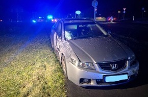Kreispolizeibehörde Kleve: POL-KLE: Kalkar - Schwerer Verkehrsunfall im Kreisverkehr / keine Fahrerlaubnis, Fahrzeug nicht zugelassen, Verdacht auf Alkohol und Drogen