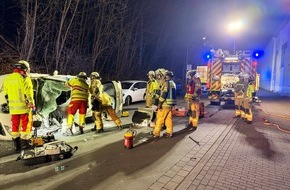 Freiwillige Feuerwehr Menden: FW Menden: Verkehrsunfall auf der Balver Stra&szlig;e - eine Person verletzt