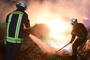 FW Menden: Stoppelfeld brennt auf einer Fläche von 5000m²
