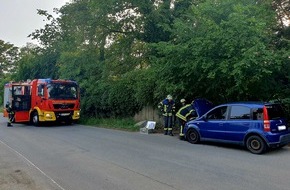 Feuerwehr Radolfzell: FW-Radolfzell: Brand im Motorraum eines PKW