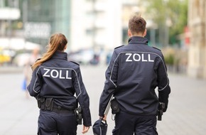 Hauptzollamt Rosenheim: HZA-RO: Zoll verhindert Diebstahl geistigen Eigentums - tonnenschwere Baumaschine auf der M&uuml;nchner Fachmesse "BAUMA" sichergestellt und teilweise vernichtet