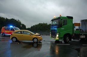 Polizei Coesfeld: POL-COE: Nottuln, B525/Lkw und Auto zusammengestoßen