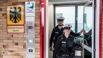 Bundespolizeidirektion München: Bundespolizeidirektion München: "Tanzend" in der S-Bahn / Betrunkener entblößt sich im Zug