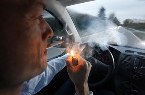 AUTO BILD: AUTO BILD: Immer mehr Länder schützen Kinder per Gesetz vor Zigaretten-Qualm im Auto - Deutschland nicht