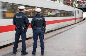 Bundespolizeiinspektion Hamburg: BPOL-HH: Versuchter Gepäckdiebstahl im ICE: Tatverdächtiger zeigt "Hitler-Gruß" auf Bundespolizeiwache in Hamburg-Harburg-