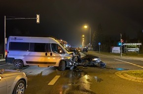Polizeiinspektion Celle: POL-CE: Verkehrsunfall mit hohem Sachschaden und Feuerwehreinsatz
