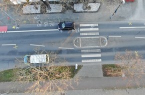 Polizei Düsseldorf: POL-D: Lohausen - Schwerer Verkehrsunfall - Fußgänger verletzt - Unfallaufnahmeteam mit Drohne im Einsatz - Ermittlungen dauern an