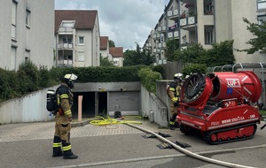 Feuerwehr Stuttgart: FW Stuttgart: Brennender PKW in Tiefgarage